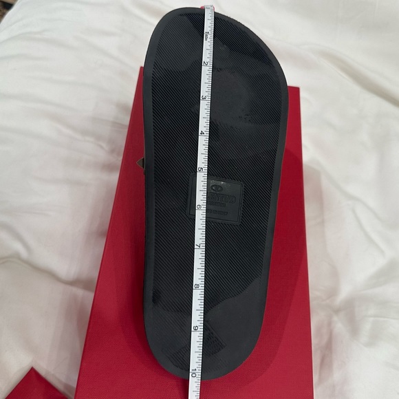 Valentino Garavani Rockstud Rubber Slide Sandal, sz 39 - Picture 10 of 11